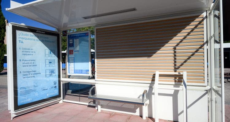 Así son las nuevas marquesinas refrescantes de la EMT de Madrid: se activan apretando un botón