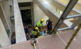 Complicado rescate esta madrugada de un hombre herido grave tras caer al patio interior de un edificio en Madrid