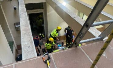 Complicado rescate esta madrugada de un hombre herido grave tras caer al patio interior de un edificio en Madrid