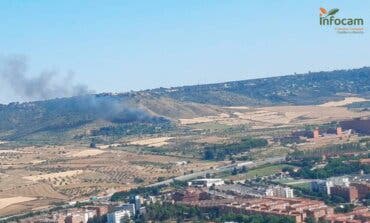 Trabajan en la extinción de un incendio declarado esta tarde cerca del Hospital de Guadalajara