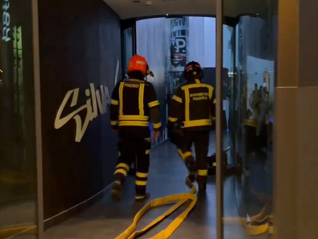 Desalojan un hotel en el centro de Madrid por un incendio en el cuarto del aire acondicionado 