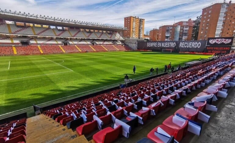 La Comunidad de Madrid invertirá dos millones para que el Rayo siga jugando en Vallecas