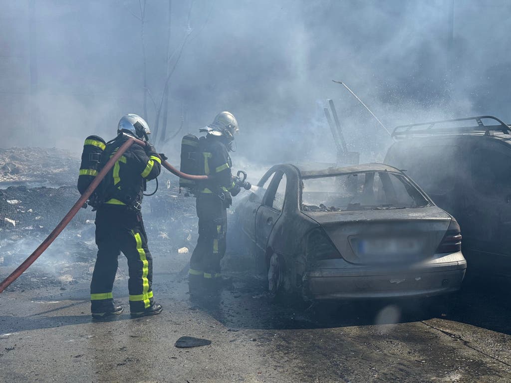 Cuatro heridos, uno por quemaduras, tras el incendio de una chabola en Leganés