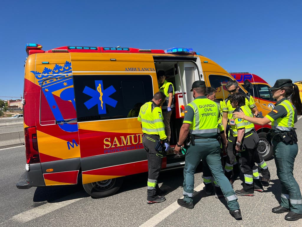Heridos dos camioneros en un accidente en la A-3