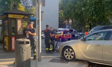 Una mujer pierde el control de su coche, golpea un kiosko y atropella a tres menores y dos mujeres en Madrid