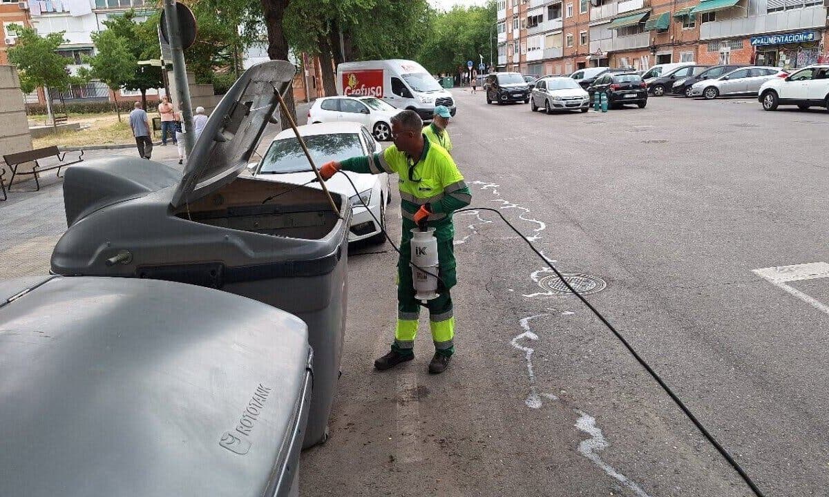 Alcalá de Henares lleva a cabo un sistema pionero de limpiezas intensivas de contenedores