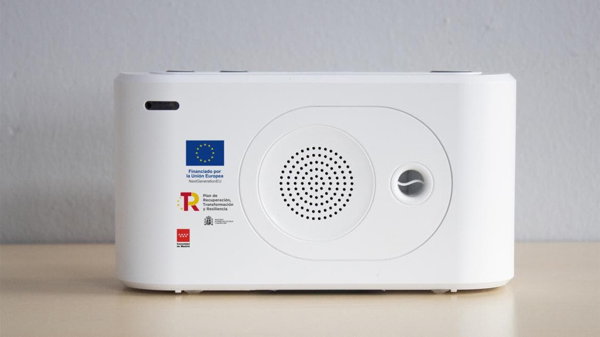 La Comunidad de Madrid comienza a instalar los nuevos dispositivos de teleasistencia avanzada para personas dependientes