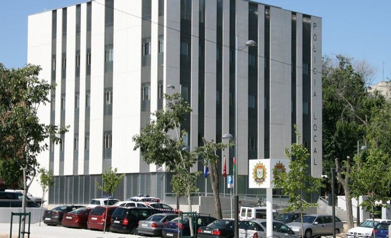 Un perro ataca a un menor en Coslada y su dueña acaba detenida por identificarse con un DNI falso