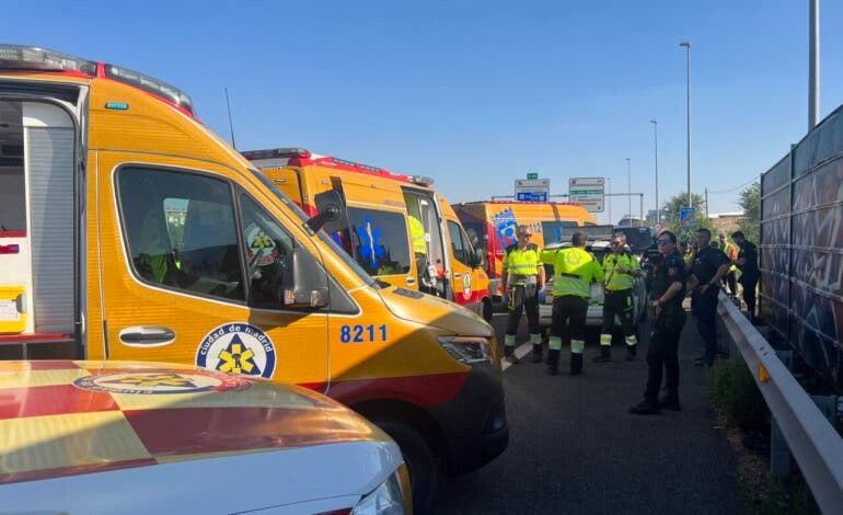 Muy grave un hombre en el incendio de una infravivienda junto a la M-40