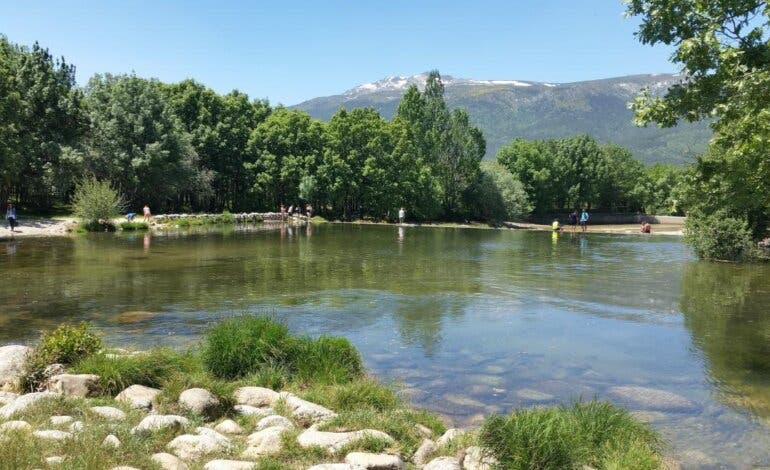 La Comunidad de Madrid alerta del peligro de bañarse en lugares no autorizados… estas son las zonas naturales donde sí está permitido
