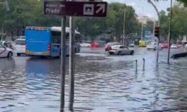Una tromba de agua sorprende a Madrid y causa problemas en Metro, tráfico y Cercanías