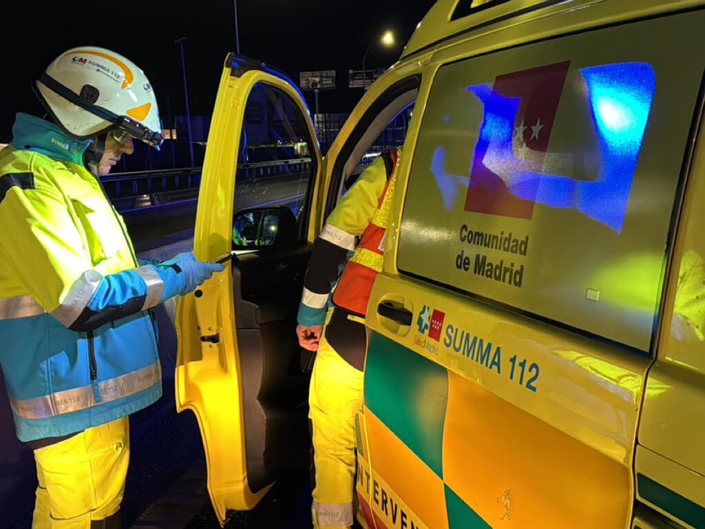 Herido grave un motorista tras salirse de la carretera y chocar contra una señal en la M-608