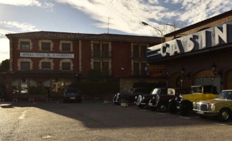 Desalojan un restaurante de la A-2 por un incendio en la cocina