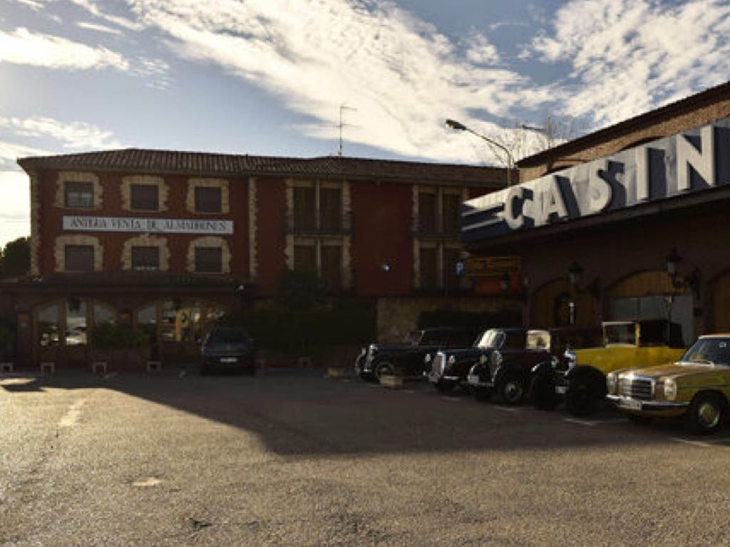 Desalojan un restaurante de la A-2 por un incendio en la cocina