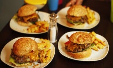 Al menos 13 intoxicados en una conocida cadena de hamburguesas en Madrid, tres de ellos hospitalizados
