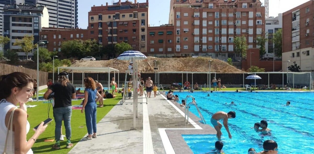 Llenazo en el estreno de la nueva piscina municipal de Madrid, la primera que se construye en la capital en 32 años
