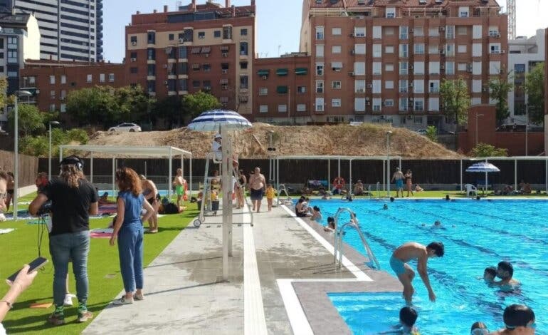 Llenazo en el estreno de la nueva piscina municipal de Madrid, la primera que se construye en la capital en 32 años