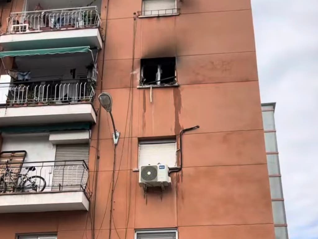 Herida grave una mujer de 47 años en un incendio en Puente de Vallecas