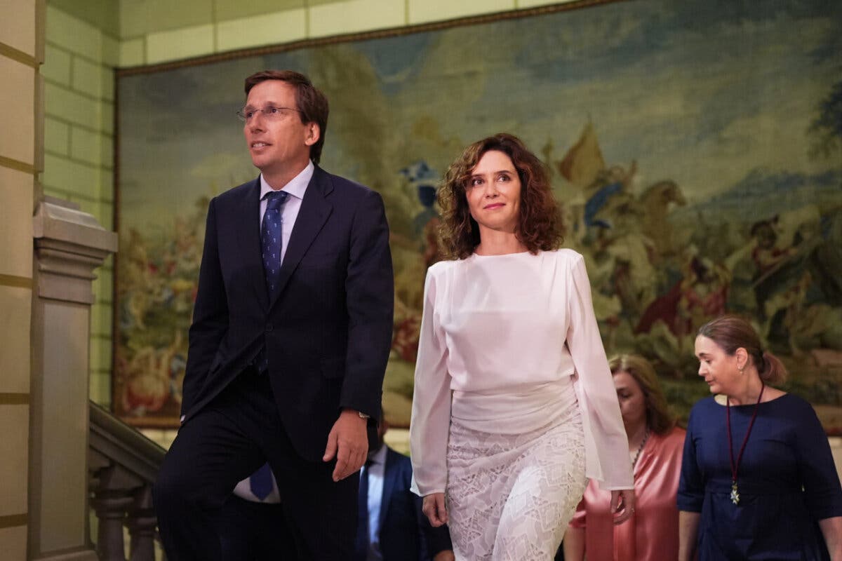 Ayuso pide al Gobierno reforzar el control en Barajas por la viruela del mono