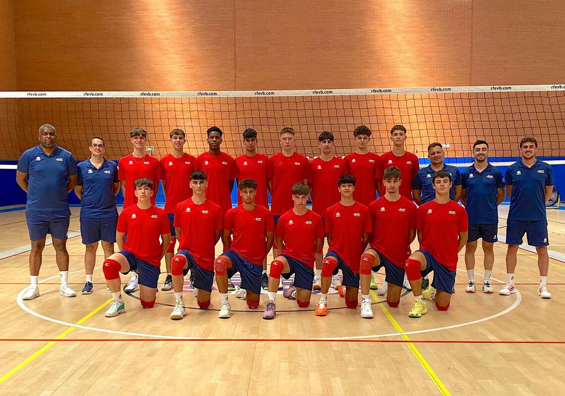 La selección española masculina sub-17 de voleibol se prepara para el mundial en Torrejón