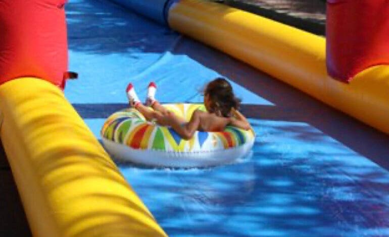 Llega a las Ferias de Alcalá este lunes Splash, un tobogán acuático gigante de 100 metros