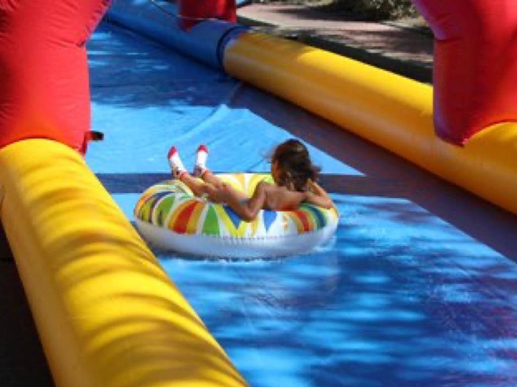 Llega a las Ferias de Alcalá este lunes Splash, un tobogán acuático gigante de 100 metros