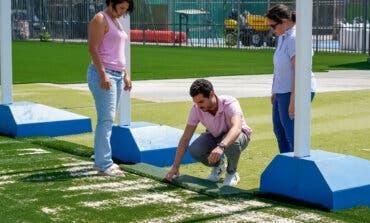 Torrejón cambia el césped artificial de los campos de fútbol 7 de la calle Florencia