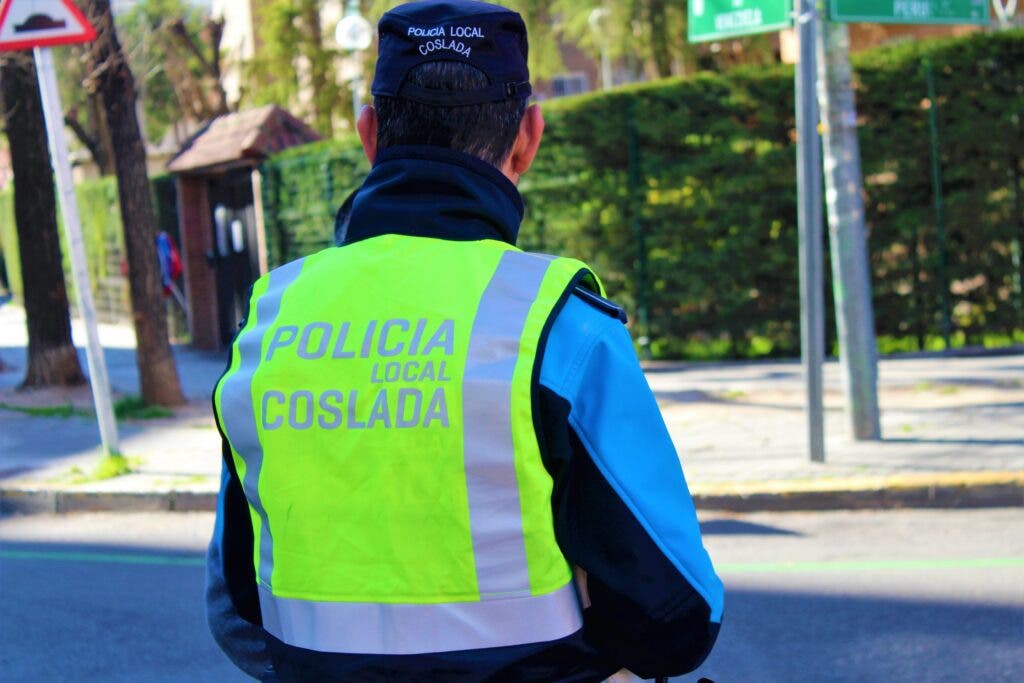 Un hombre sufre una parada cardiorrespiratoria en una empresa de Coslada y la Policía le salva la vida