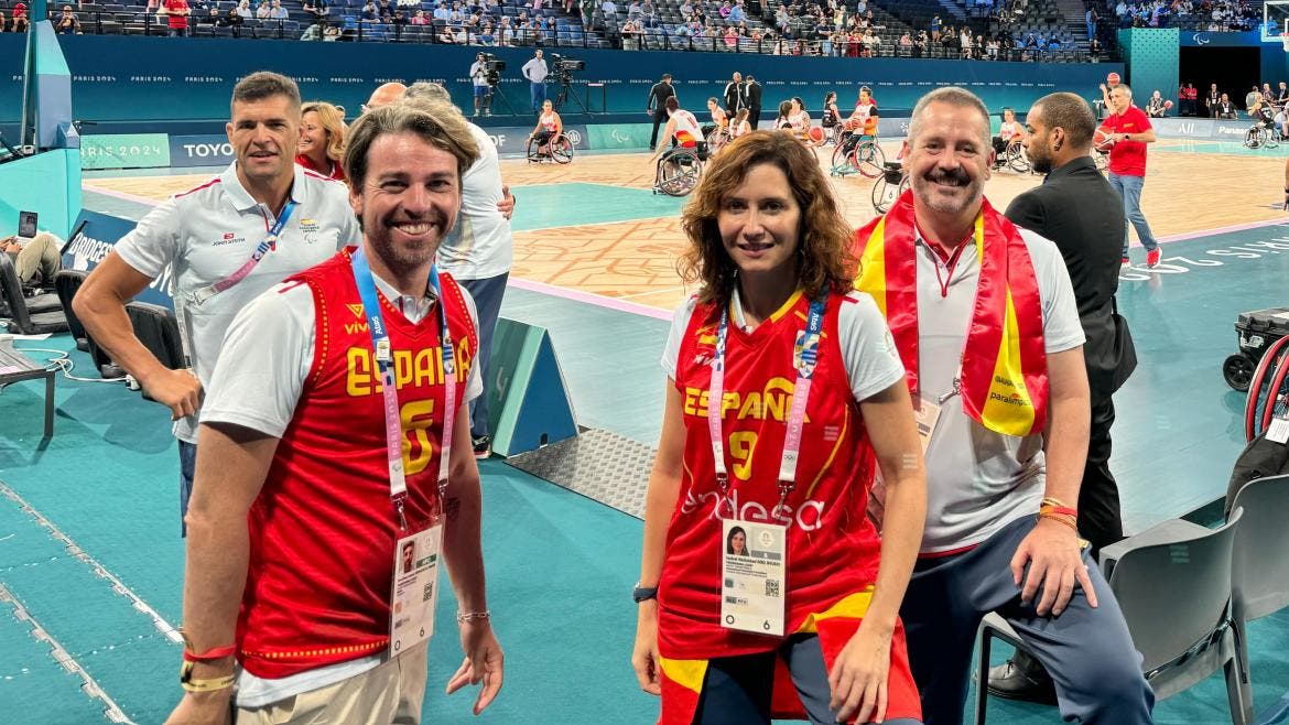 Ayuso asiste en París a la primera jornada de los Juegos Paralímpicos con participación de deportistas madrileños