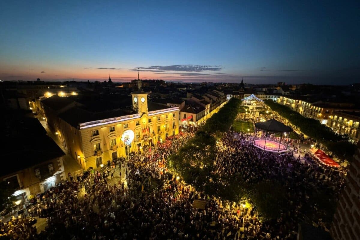 Malú, desfile de carrozas y fuegos artificiales para despedir las Ferias de Alcalá de Henares