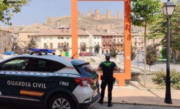 Detenidos en Guadalajara por robar varios jamones en una carnicería a la que entraron con un destornillador