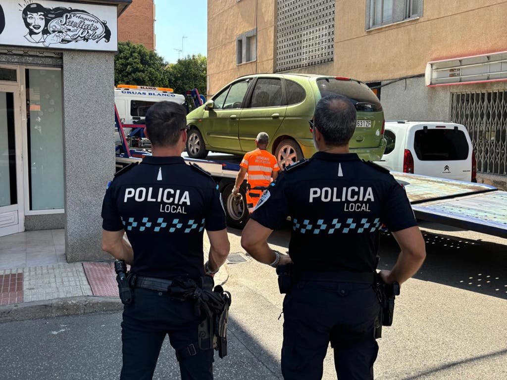 Azuqueca ordena destruir 35 vehículos abandonados en la vía pública 