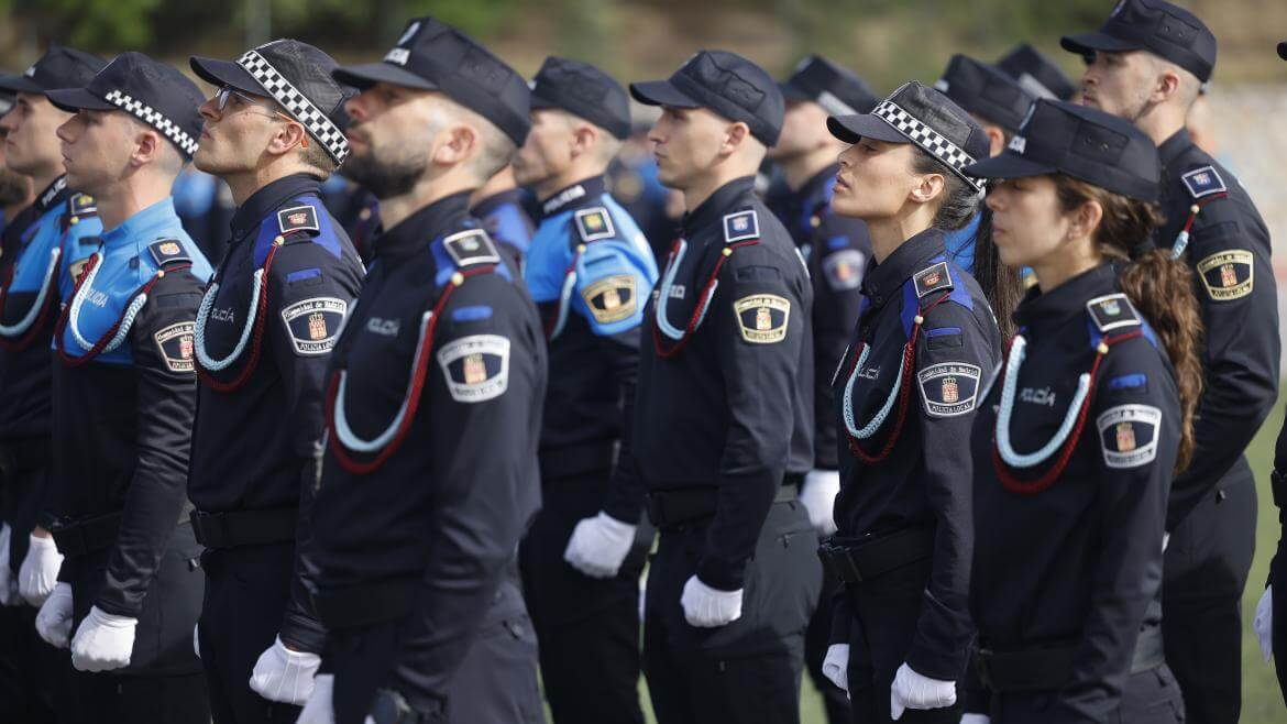 El Gobierno de Ayuso invierte más de 2,6 millones en nuevo vestuario para las policías locales