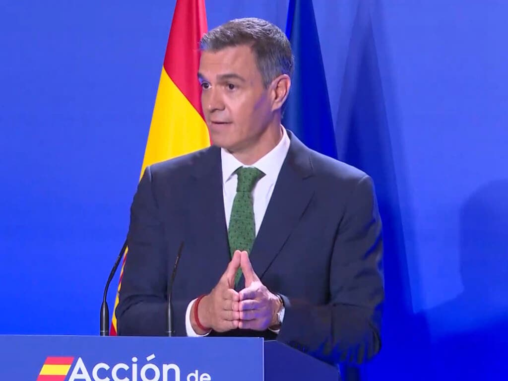 Sánchez anuncia una subida de impuestos: «Vamos a gravar fiscalmente a quienes tienen en el banco suficiente dinero para vivir 100 vidas»
