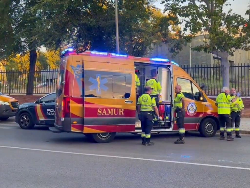 En estado grave una mujer tras ser atacada por un hombre con un cúter en plena calle en San Blas