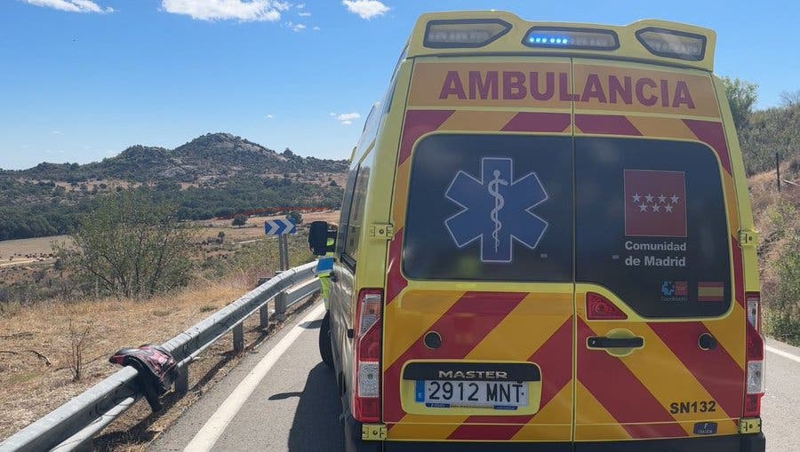 Cuatro heridos, dos graves, en un choque entre dos motos en la M-521