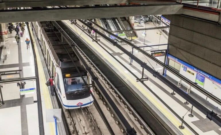 La Comunidad de Madrid invierte 17,5 millones en la renovación del carril de las vías del Metro