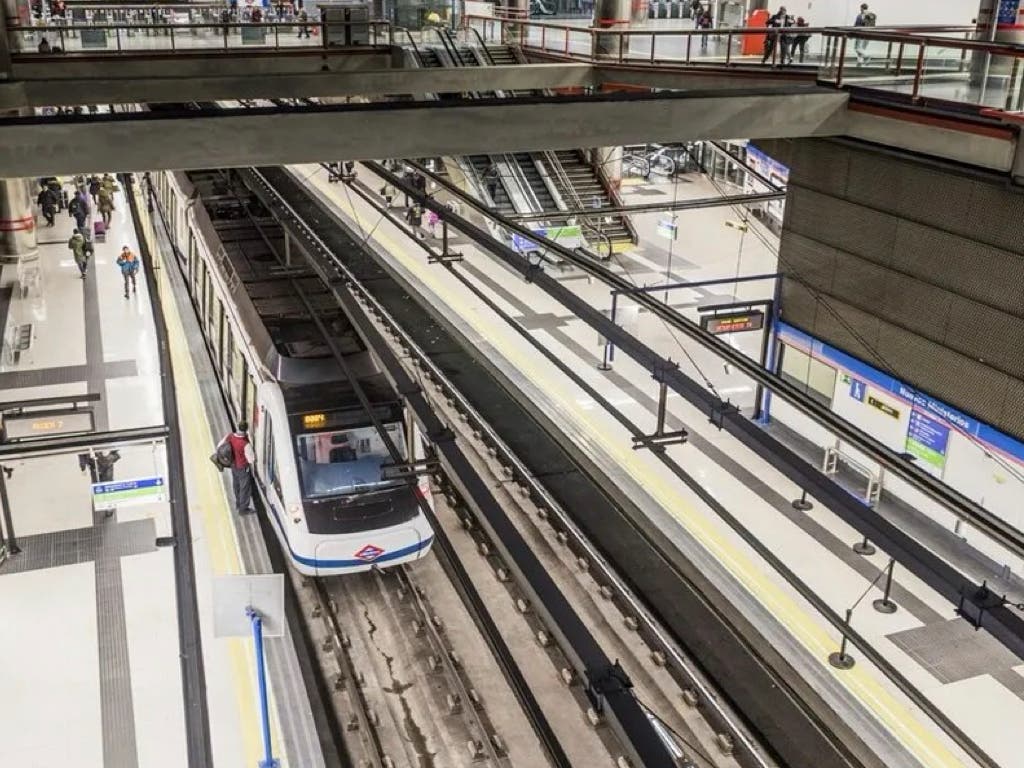 La Comunidad de Madrid invierte 17,5 millones en la renovación del carril de las vías del Metro