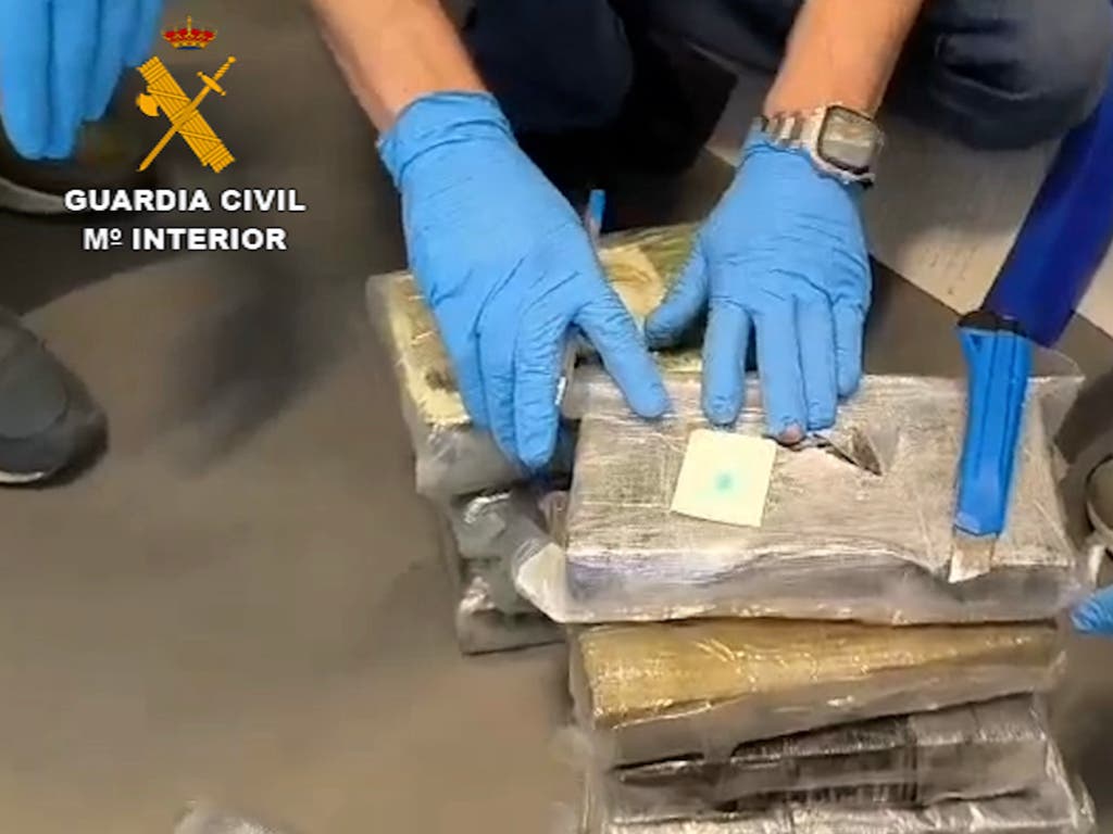 Seis detenidos por introducir 230 kilos de cocaína por Barajas oculta en aguacates