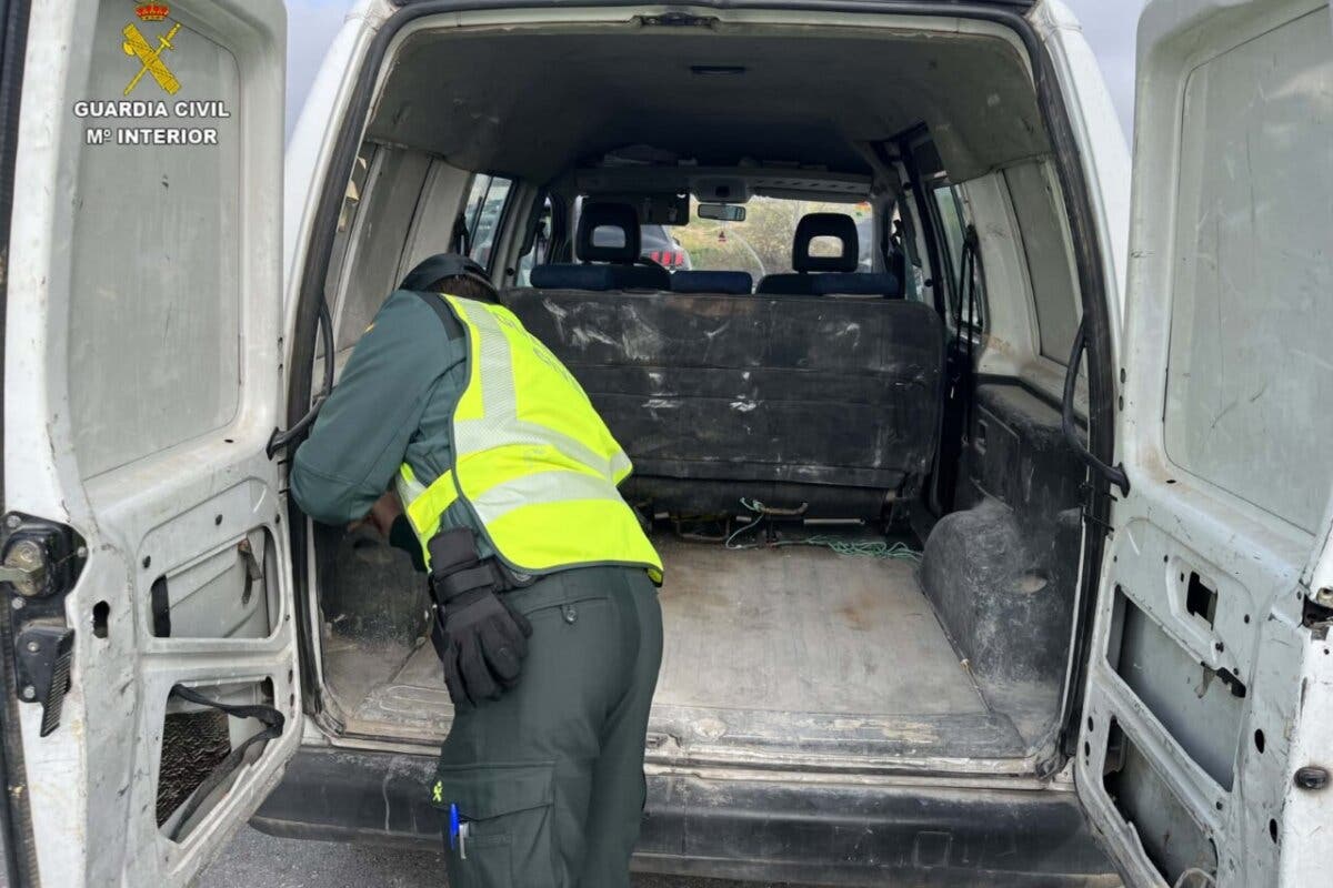 Dos detenidos en Azuqueca por robar en el interior de una furgoneta
