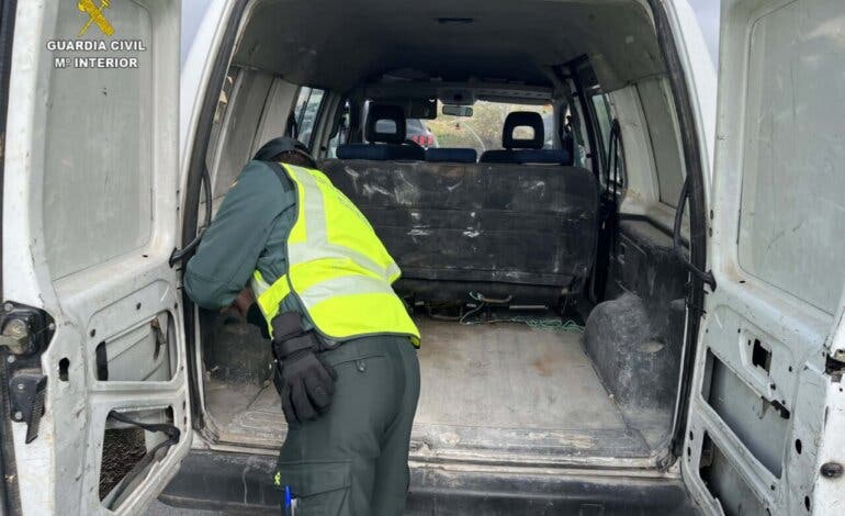 Dos detenidos en Azuqueca por robar en el interior de una furgoneta