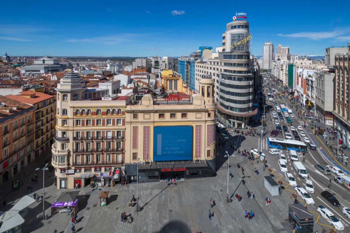 Desalojan la Plaza de Callao de Madrid por un falso aviso de hombres armados