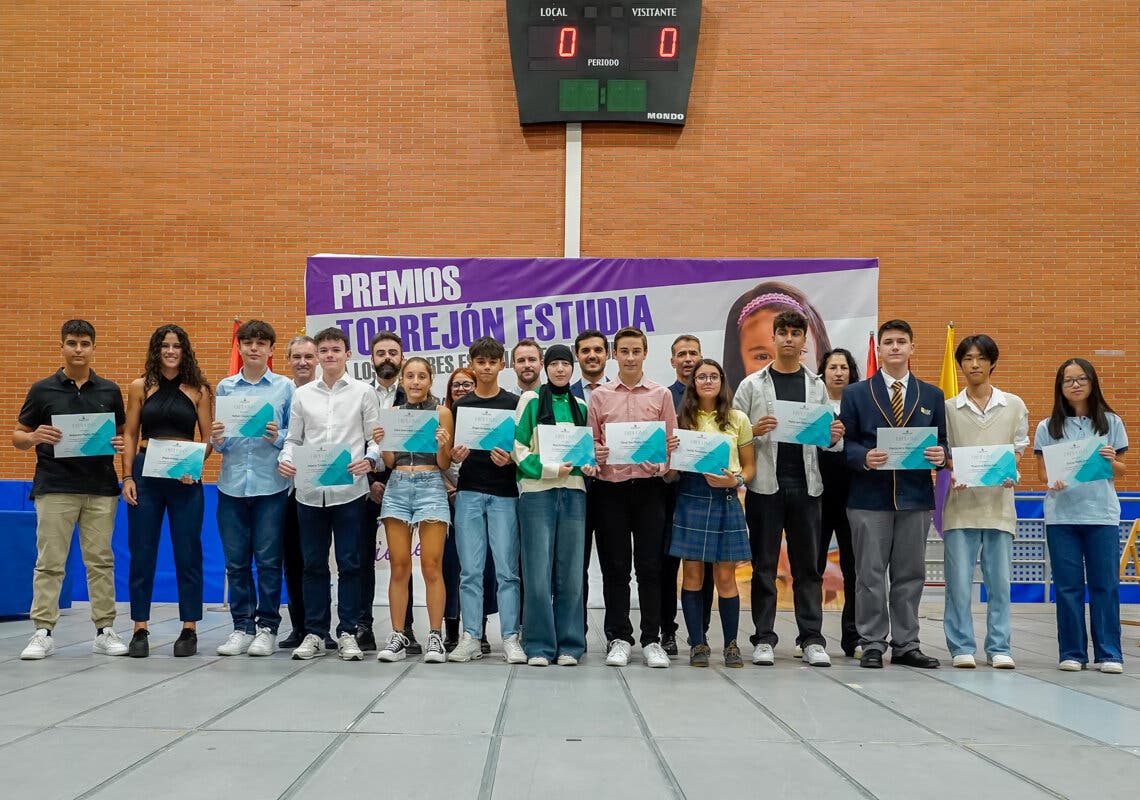 Los 244 mejores estudiantes de Torrejón recibieron un reconocimiento al esfuerzo realizado el pasado curso