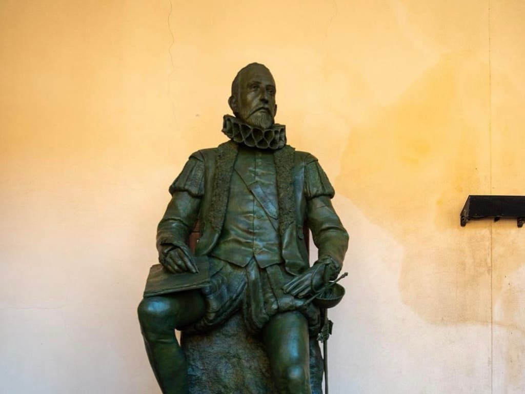 Alcalá de Henares cuenta con una nueva estatua de Cervantes