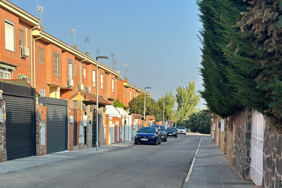 Arganda retira 3.300 bolardos en el Barrio de los Villares 