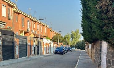Arganda retira 3.300 bolardos en el Barrio de los Villares 
