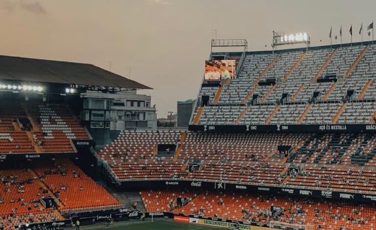 El Valencia resurge en Mestalla y el Girona se hunde