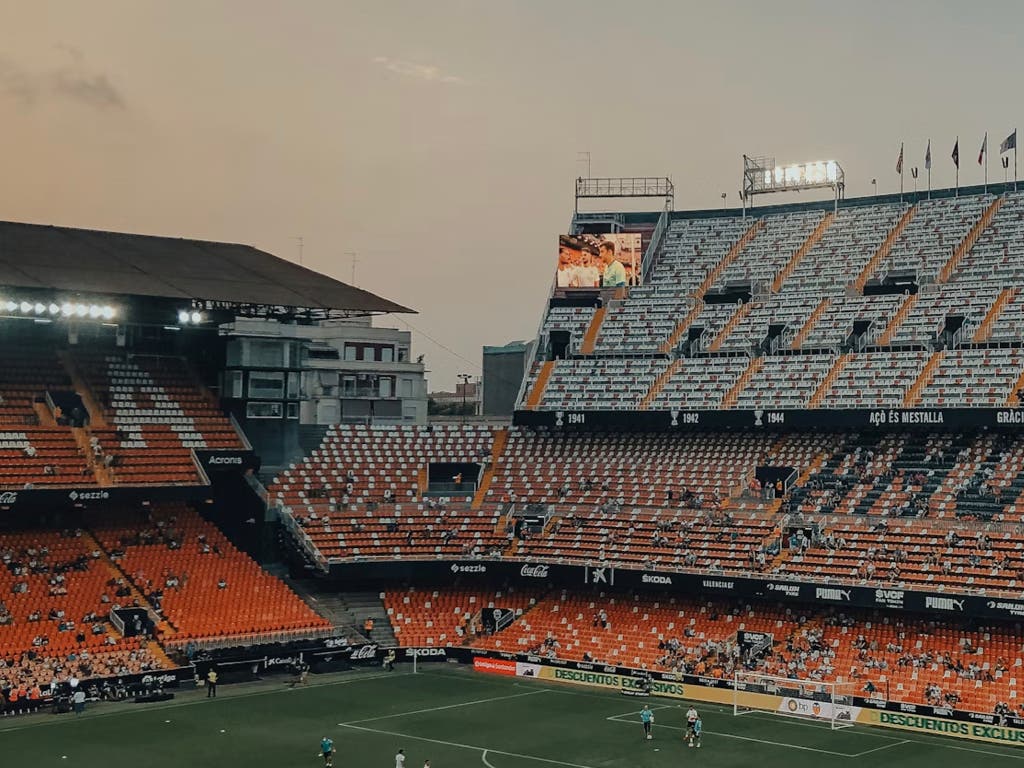 El Valencia resurge en Mestalla y el Girona se hunde