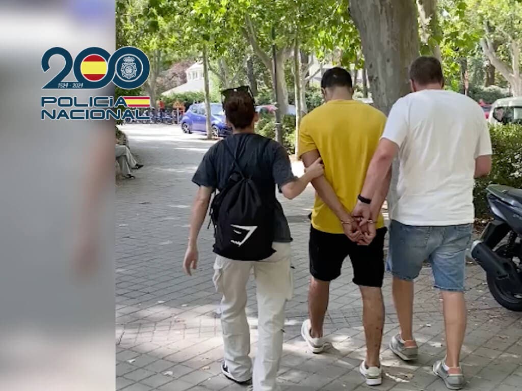 Detienen en Madrid a un fugitivo buscado por matar a puñaladas a su pareja en Argentina 