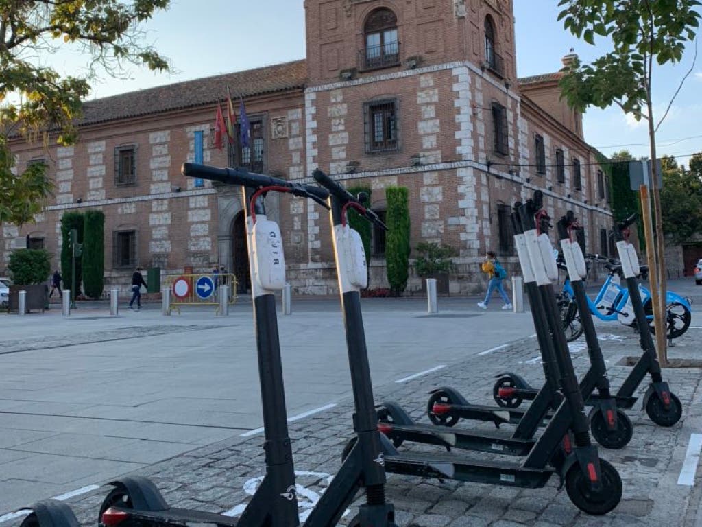 Alcalá de Henares se suma a Madrid y retirará los patinetes de alquiler de sus calles 